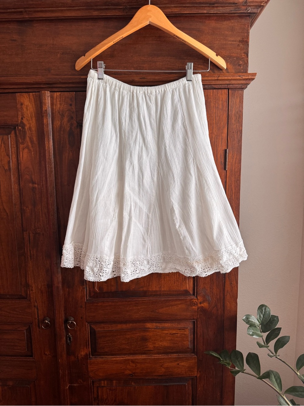 Dress barn White skirt with lace trim